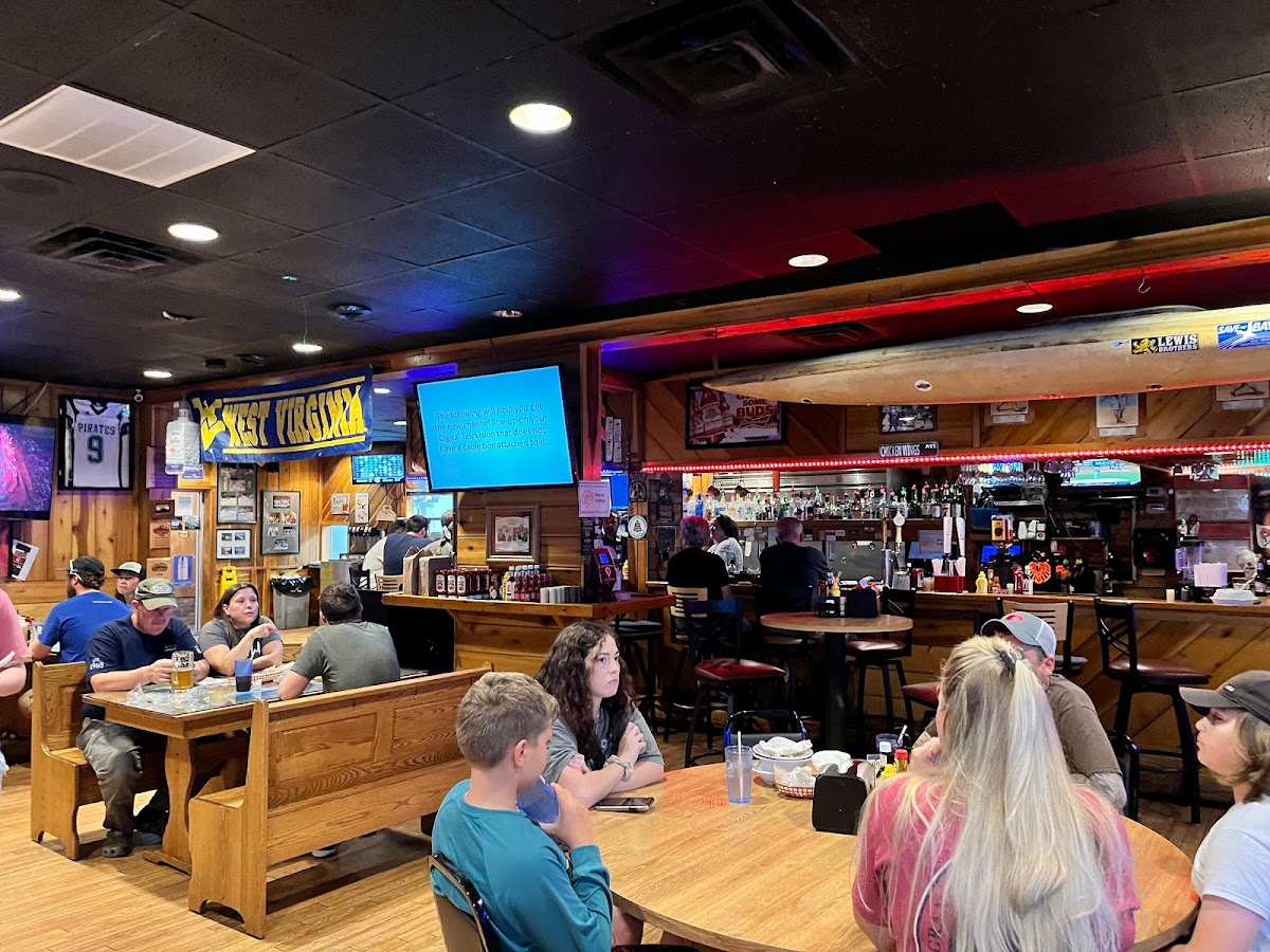 Elliott's Whitewater Bar & Grill